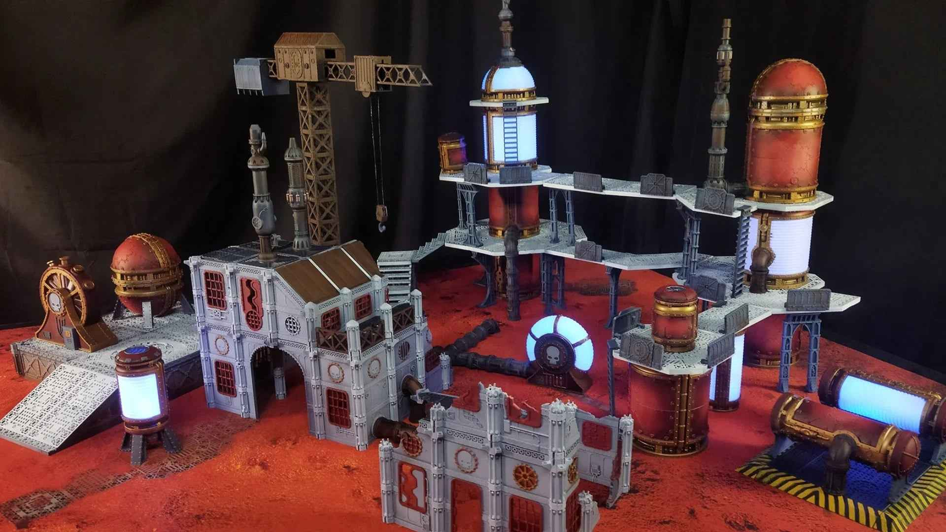 Décor industriel futuriste pour wargame, imprimé en 3D, éclairage LED sur plateau rouge.